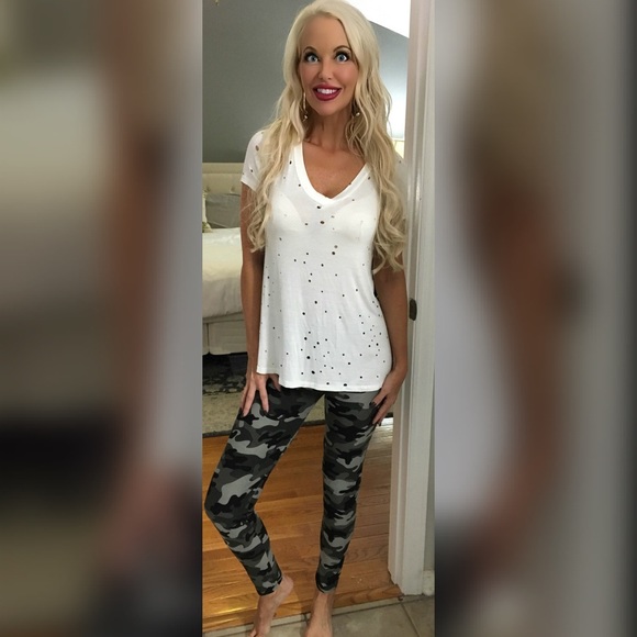 LAST 1! ❤️White distressed round neck tee! - Picture 3 of 3